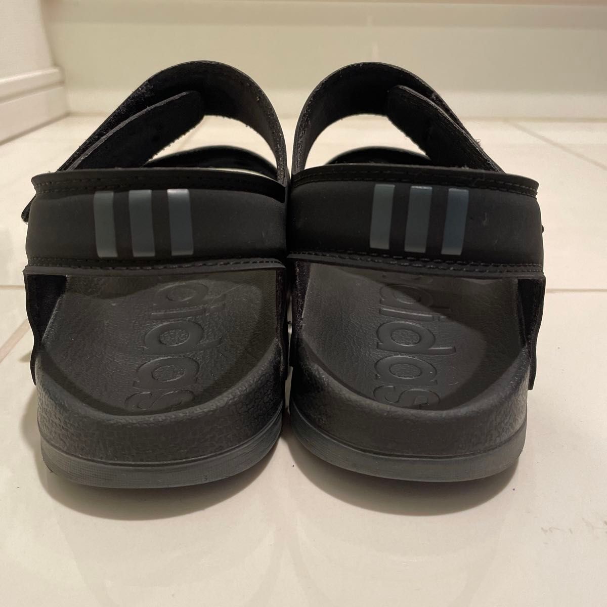 アディダス adidas サンダル ブラック アディレッタ DBE70 スポーツ
