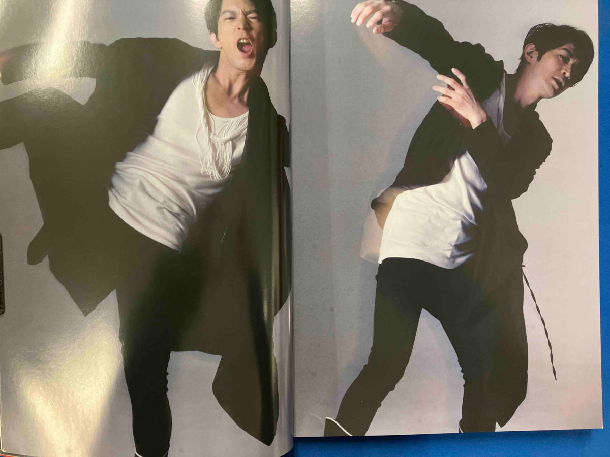 Yahoo!オークション - FLOWING 津田健次郎1st写真集 津田健次郎