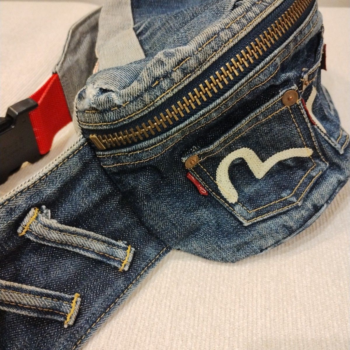 EVISU／エヴィス ボディバッグ メニーポケット オール刺繍・赤タグ