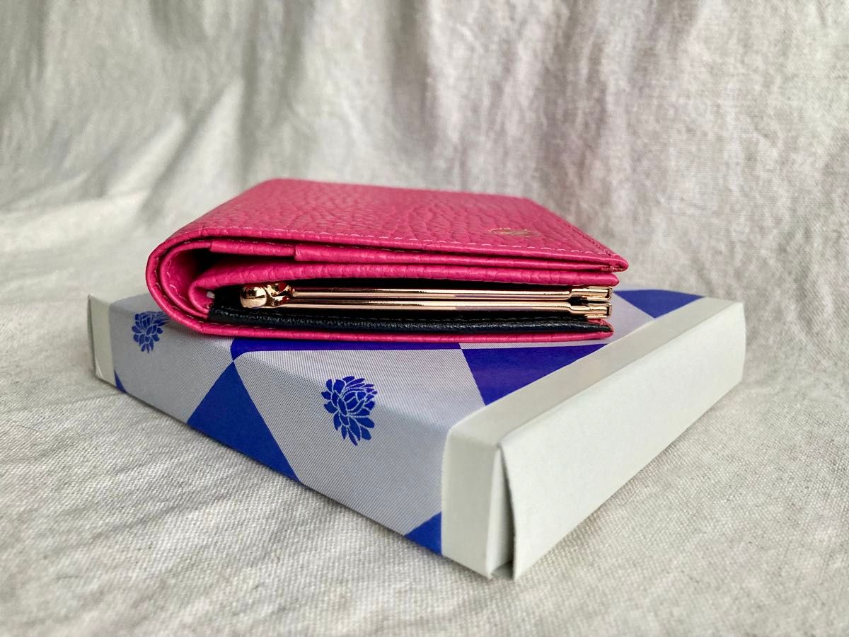 新品 箱付 皇居 お財布 二つ折り財布 菊紋 菊の御紋 牛革 宮内庁