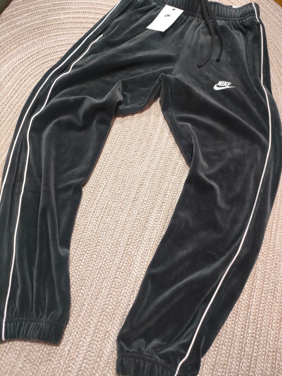 Yahoo!オークション - 新品 定価23490 NIKE ベロア セットアップ ブラ