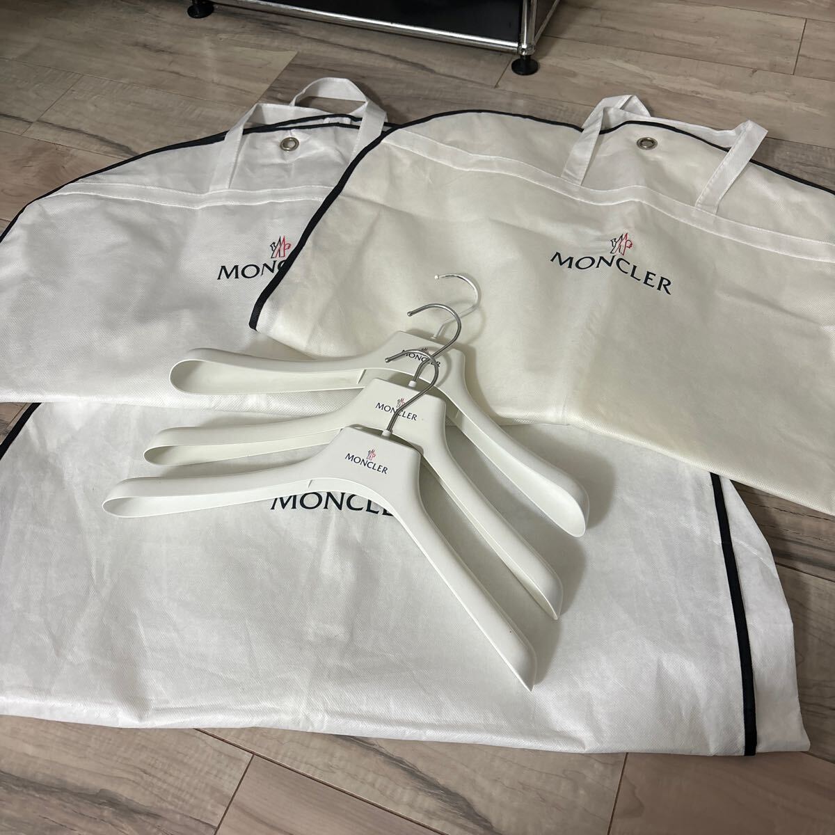 モンクレール ハンガー&ガーメントカバー3セット MONCLER セット