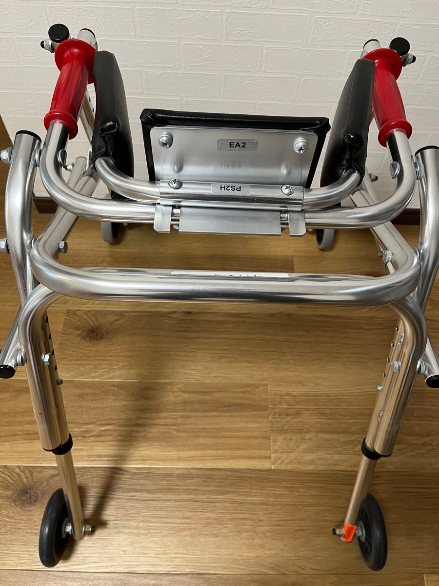 肢体不自由児用歩行器 PCW(ポスチャーコントロールウォーカー)+足交差