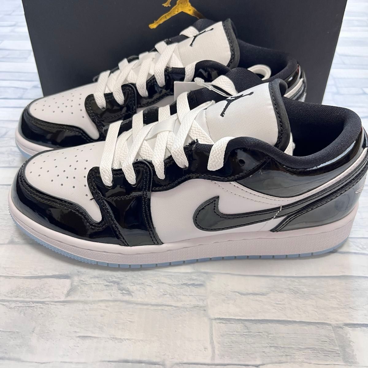 NIKE AIR JORDAN 1 LOW 