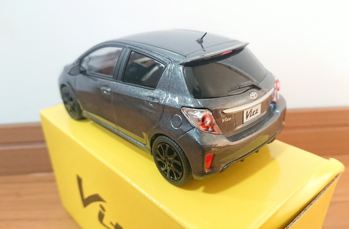 Yahoo!オークション - トヨタ ヴィッツRS Vitz 1/30カラーサンプルミニ