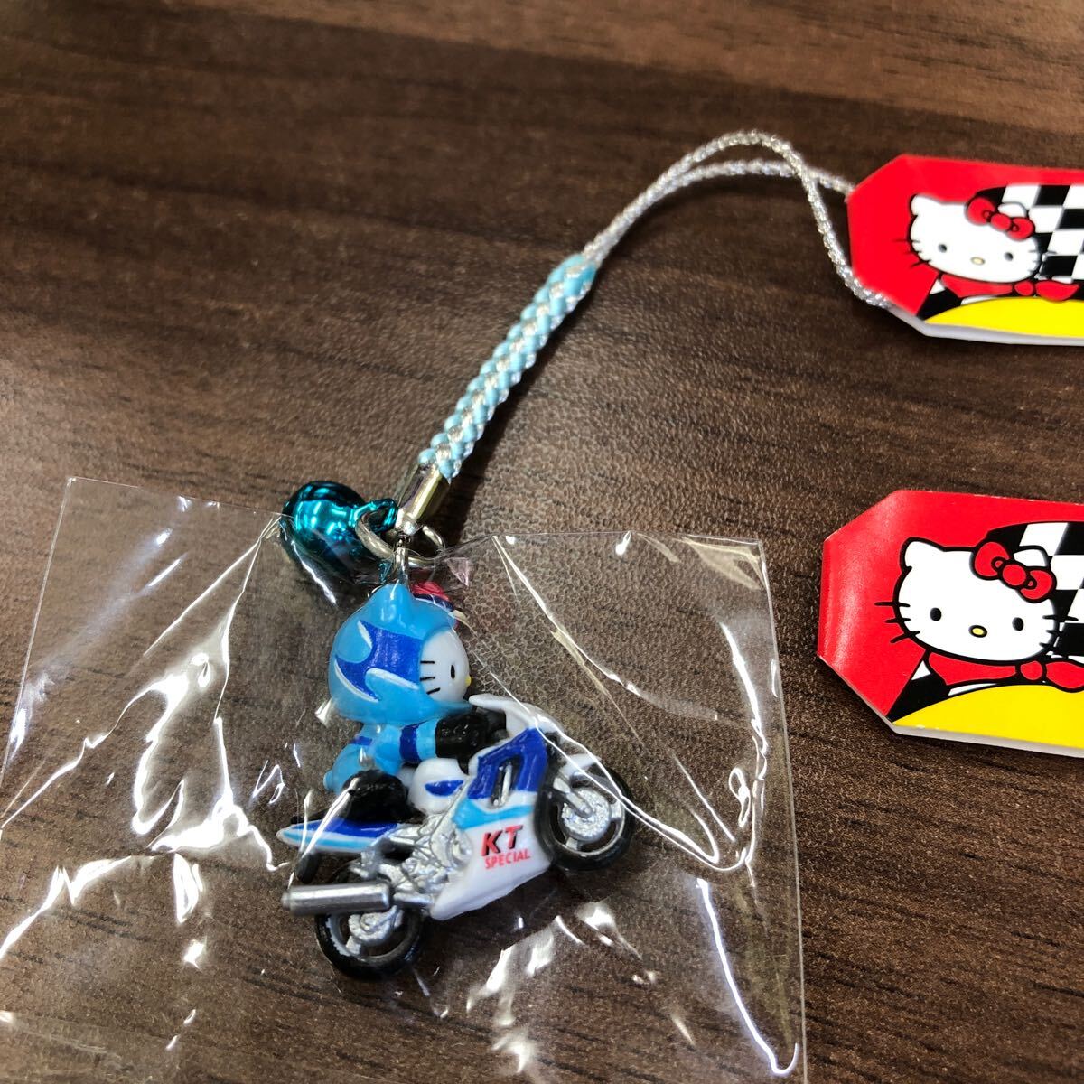 希少【ご当地キティ】サーキット限定 バイク ブルー 根付け ストラップ