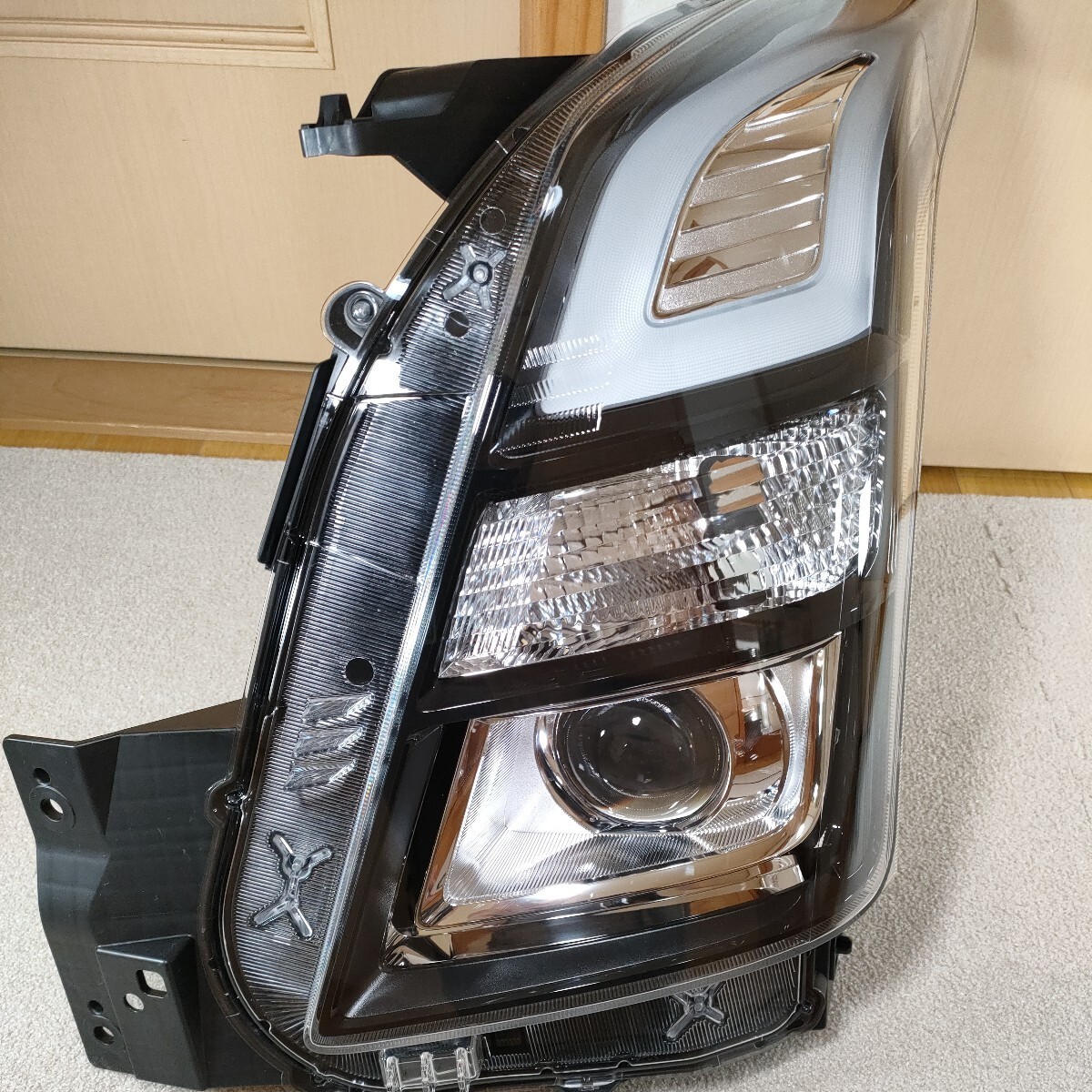 新品 未使用 スズキ 純正 ワゴンRスティングレー LED ヘッドライト
