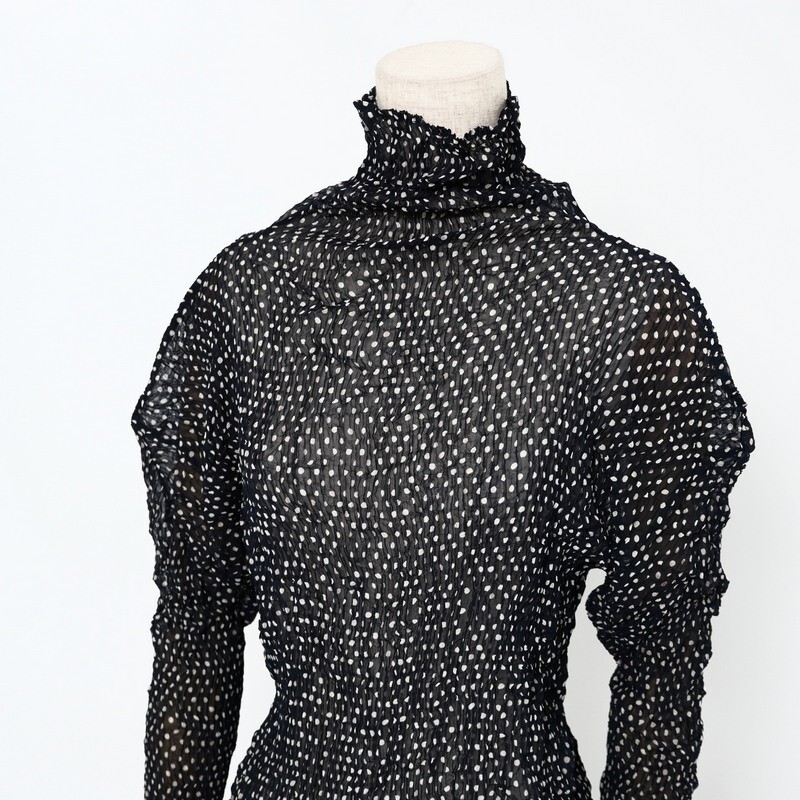 ISSEY MIYAKE 水玉シワ加工タートルネック ISSEY MIYAKE