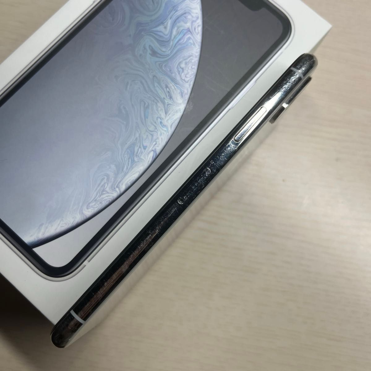 iPhoneXS 64GB シルバー SIMフリー バッテリー最大容量83% 割れなし