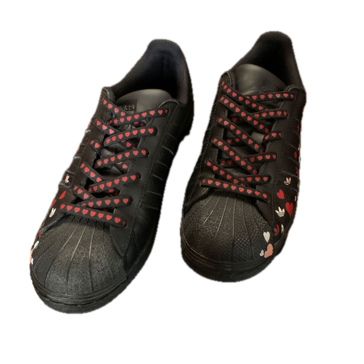 スニーカー adidas スーパースターウィメンズ黒/ピンクハート柄 23 5cm