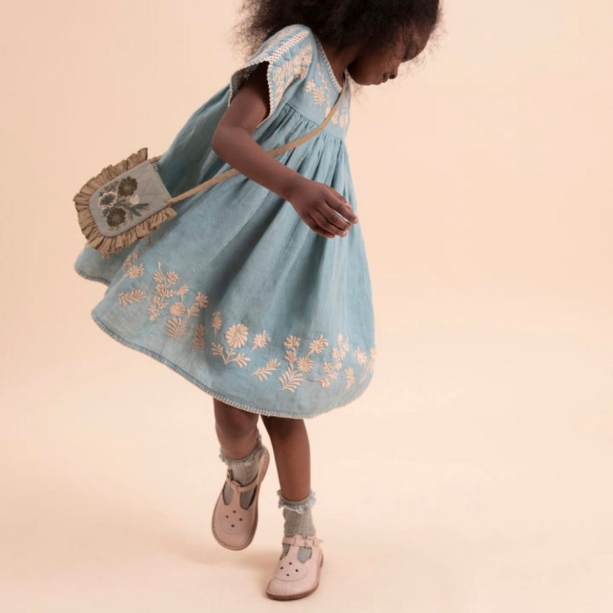 apolina 刺繍ワンピース 新品5-7y