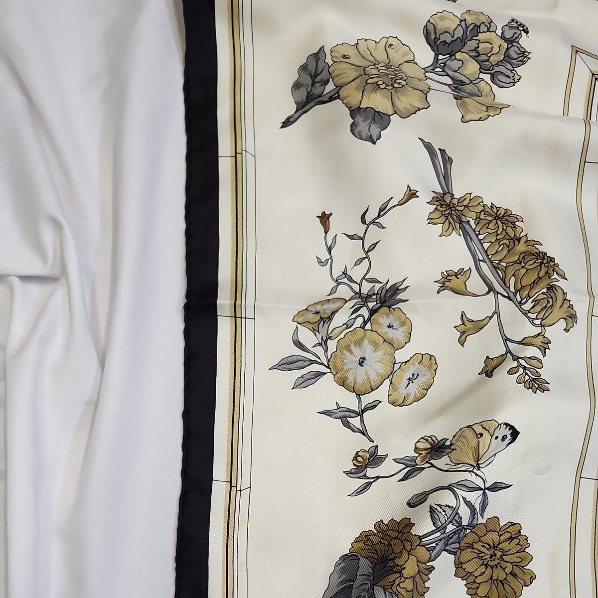 エルメス カレ90 Quai aux Fleurs 花咲く海岸通り スカーフ シルク
