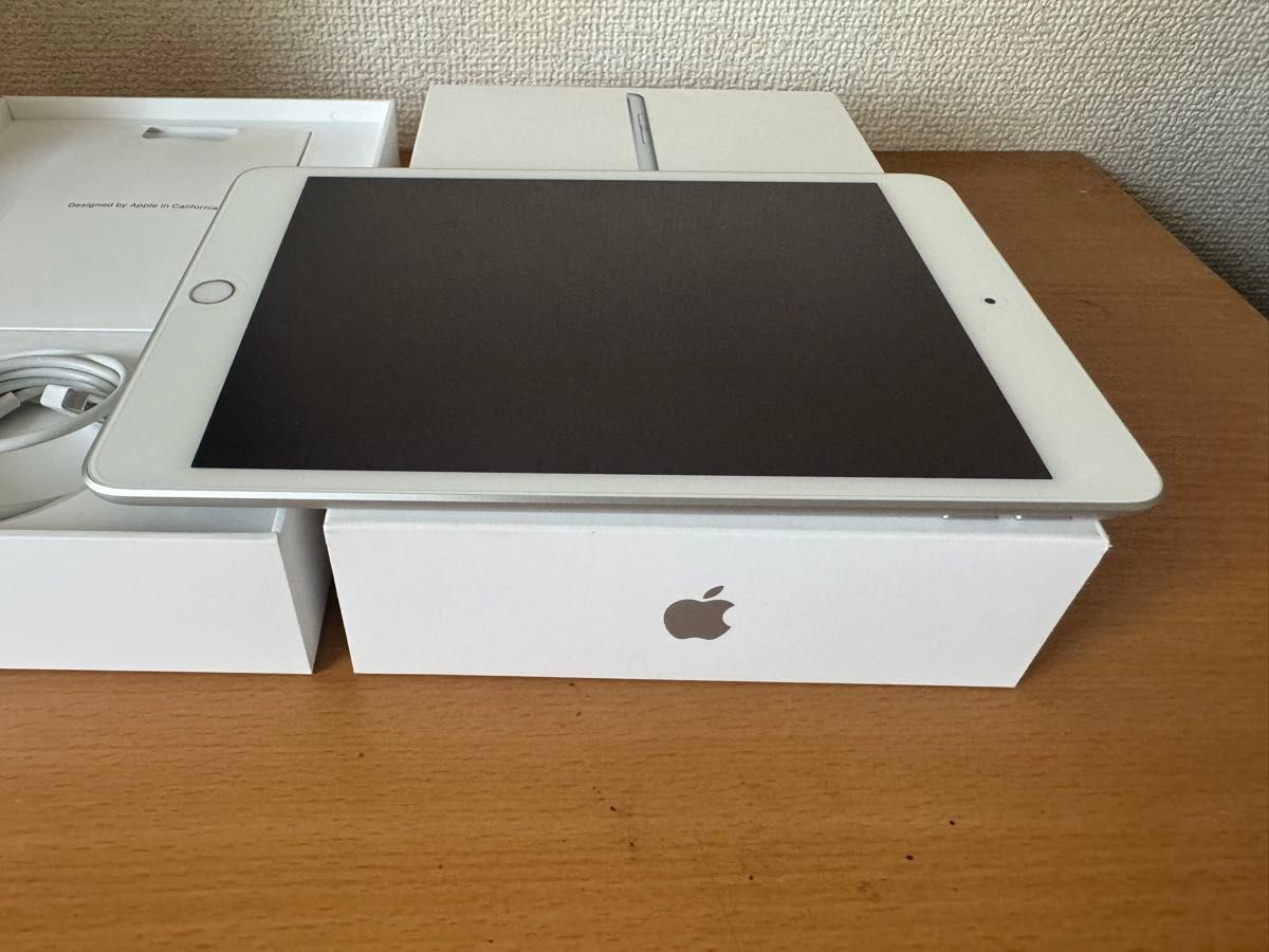 美品 】iPad Mini 第5世代 Wi-Fi 64GB シルバー MUQX2J/A A2133 動作