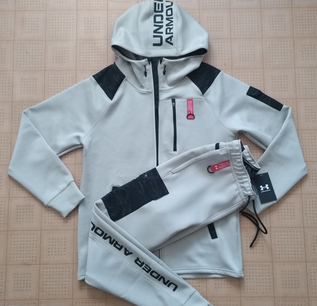 即決新品 Mサイズ UNDER ARMOUR ニット ハイブリッドジャージ上下
