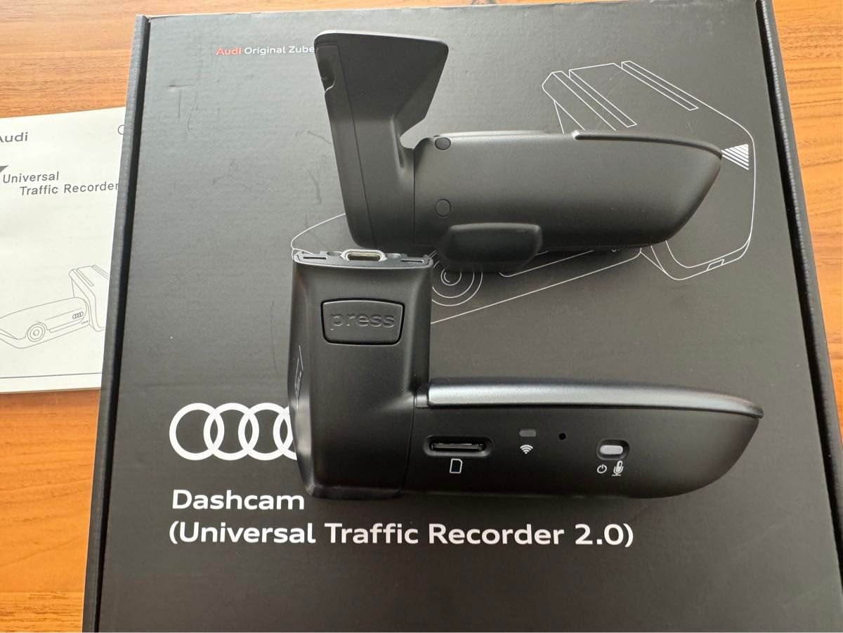 AudiユニバーサルトラフィックレコーダーUTR2 0前後セットアウディ純正