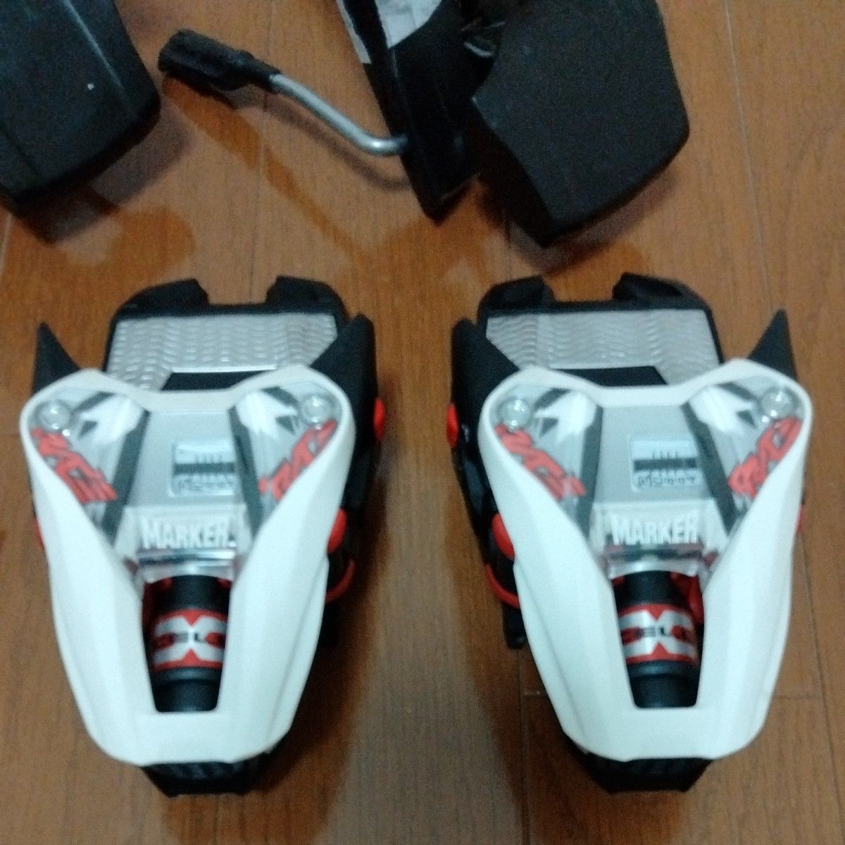 マーカーエクセル12 MARKER スキービンディング RACE ホワイト＆レッド