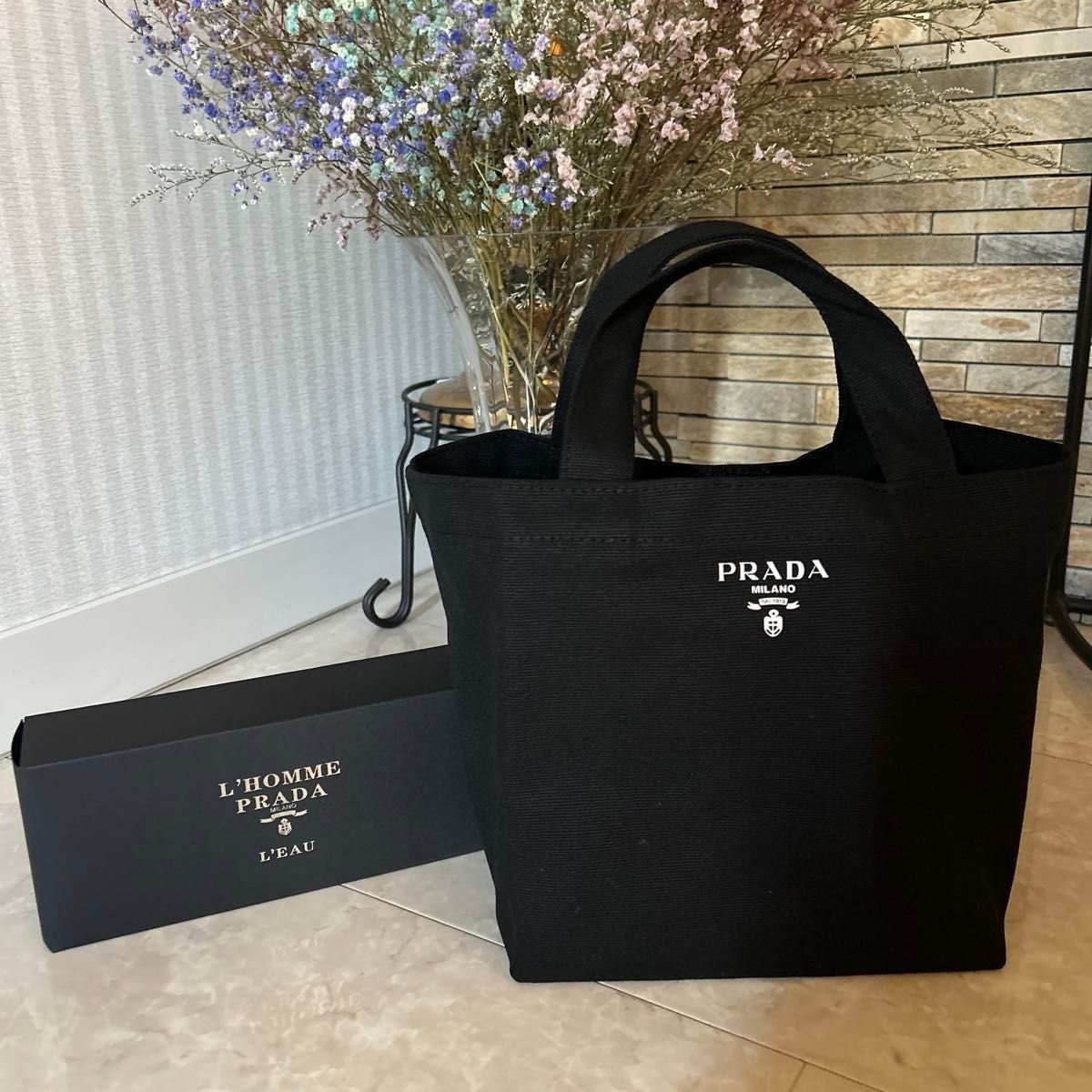 新品 PRADA ノベルティ トートバッグ 黒 シルバーロゴ ユニセックス 箱