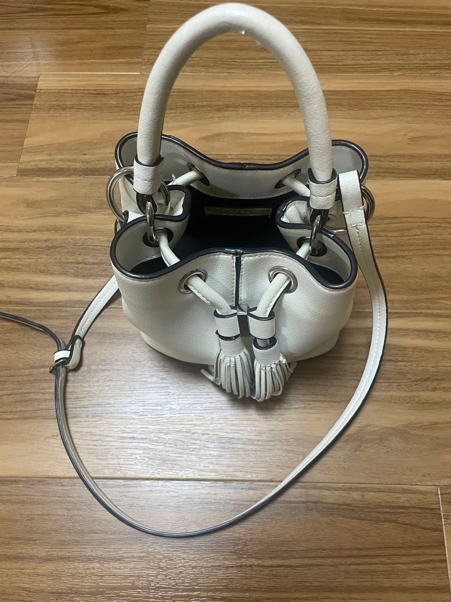 ZARA ザラ ミニバケットバッグ タッセル付き ホワイト｜Yahoo!フリマ