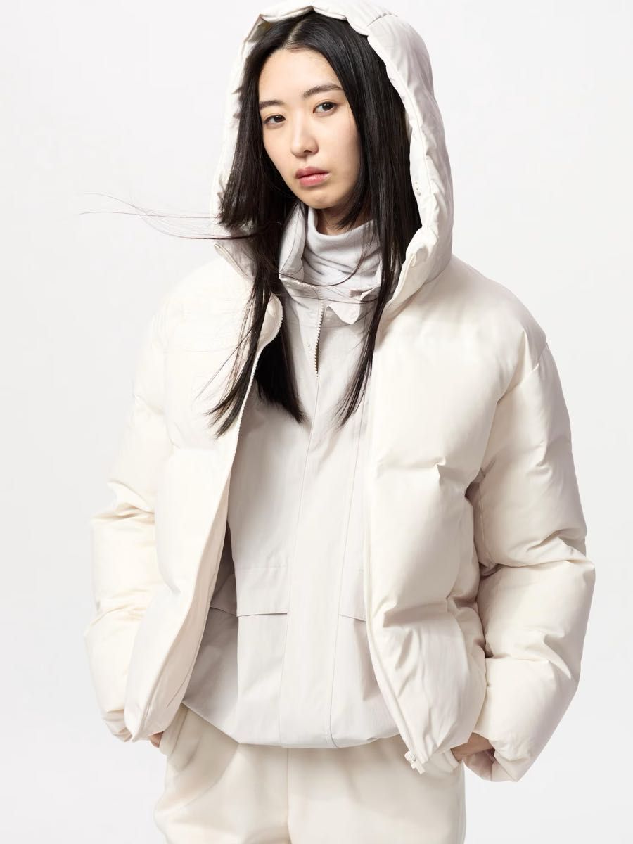 2025年 UNIQLO シームレスダウンパーカ オフホワイトSサイズ新品未使用