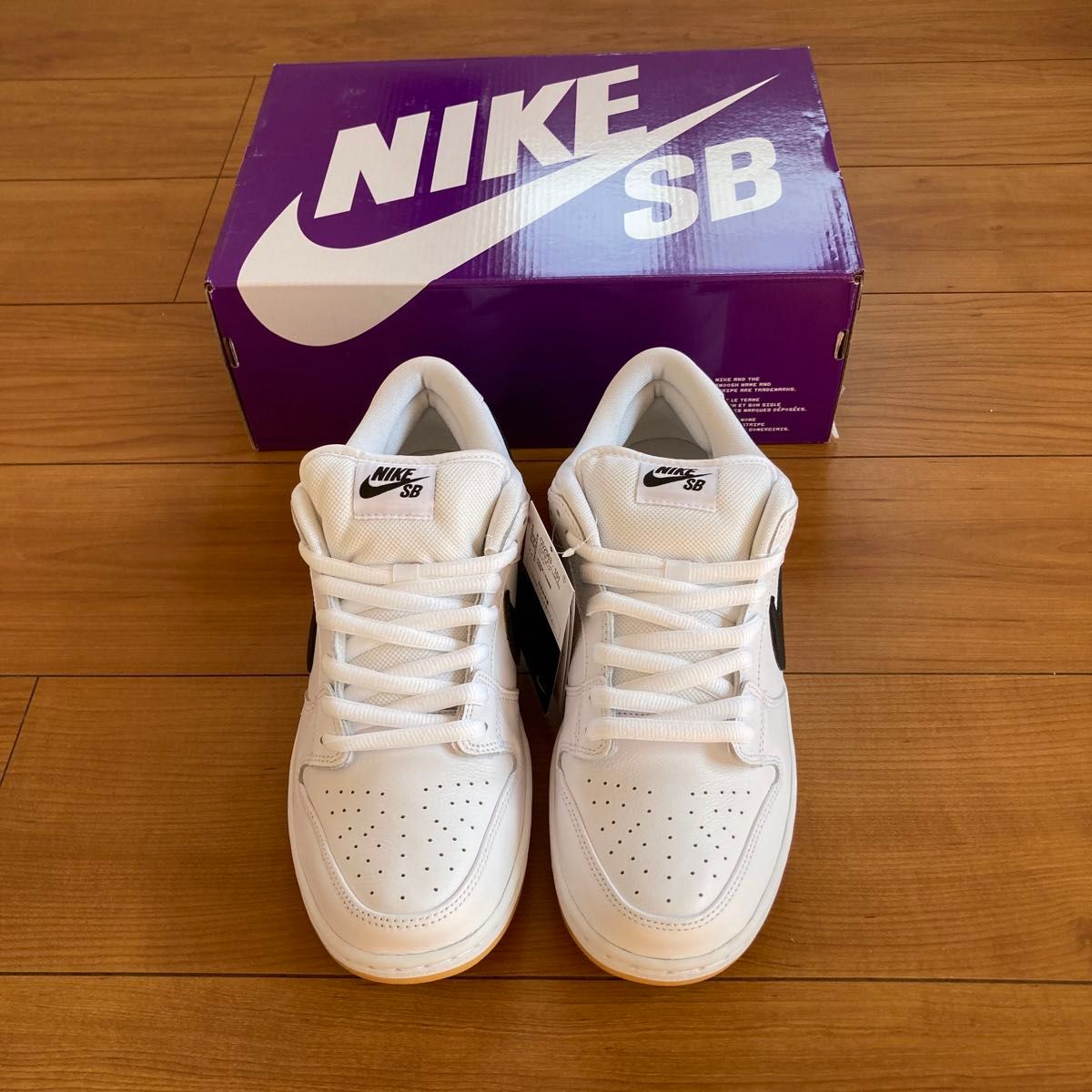 NIKE Dunk SB Low Pro ブラック ホワイト ガムソール 新品 ダンク