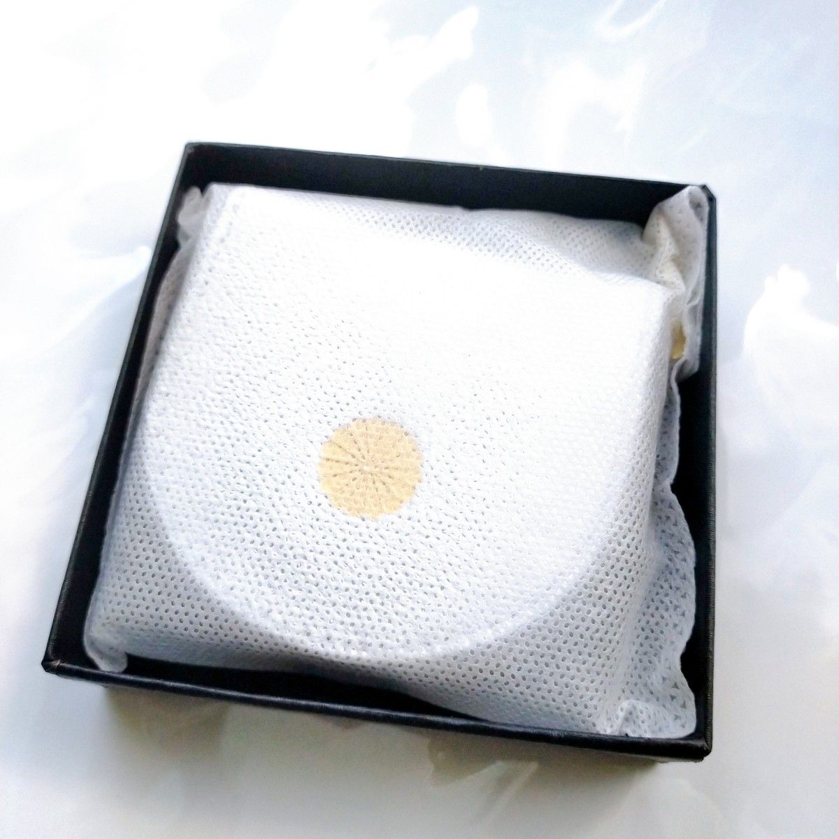 新品未開封】皇居限定 菊の御紋入り馬蹄型 コインケース 財布 小銭入れ