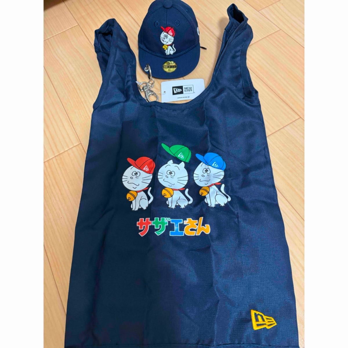 サザエさん×ニューエラ タマの収納ミニキャップポーチ付きエコバッグ