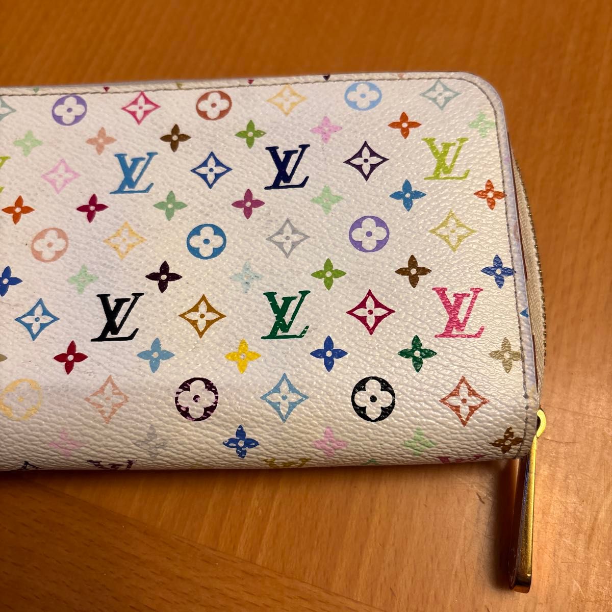 ルイ・ヴィトン LOUIS VUITTON マルチカラー白 ラウンドファスナー長