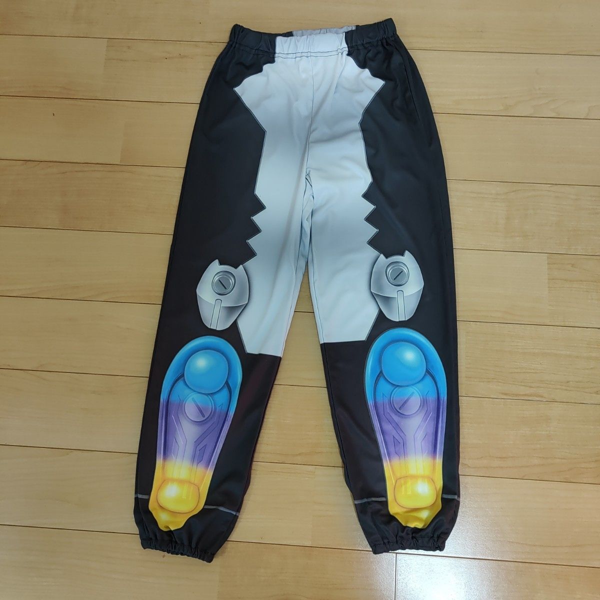 新品】仮面ライダーガヴ 光る DX変身スーツ パジャマ 130 上下セット