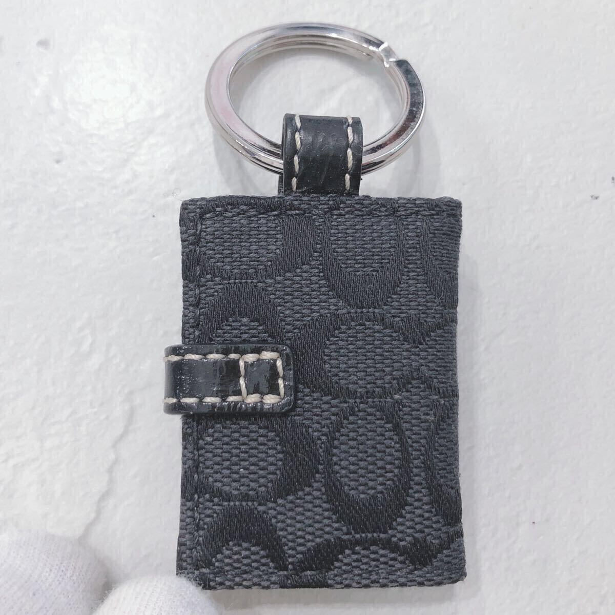 未使用 COACH コーチ キーホルダー チャーム 写真入れ ブック型