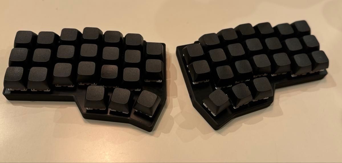 新品】corne v4 cherry 完成品 TRRSメタルケーブル付属 アクセントキー