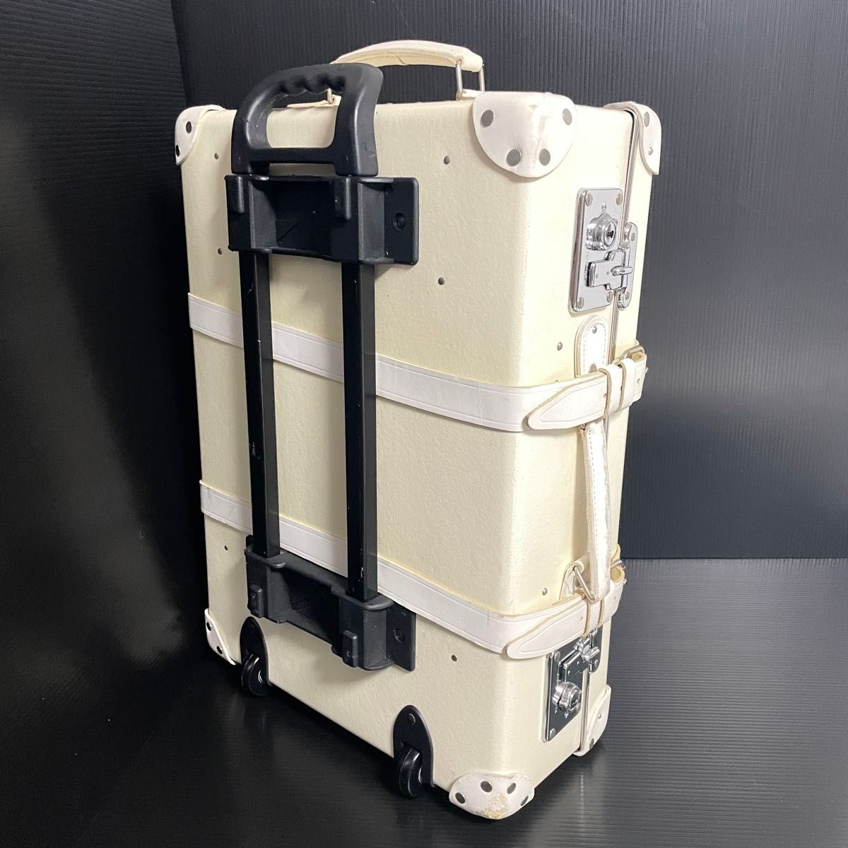 激レア GLOBE-TROTTER グローブトロッター ホワイトスター 冬限定 2輪