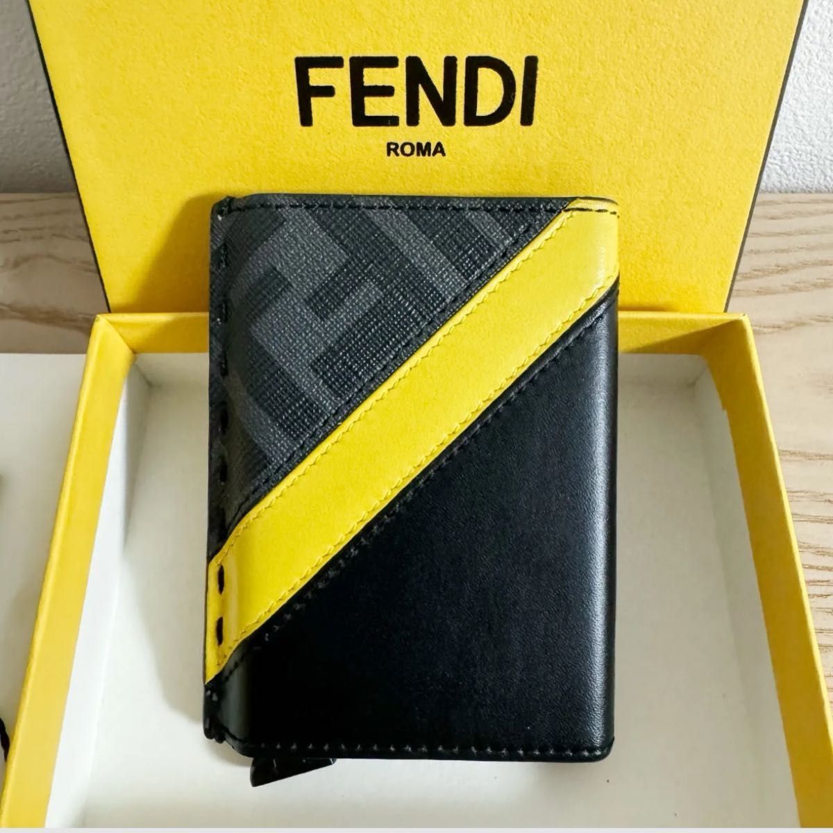 美品 / 鑑定済】FENDI フェンディ カードホルダー スライド ブラック
