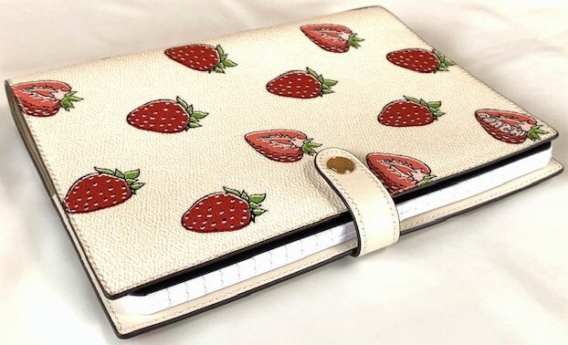 特価 とっても可愛い COACH コーチ ストロベリー いちご プリント PVC