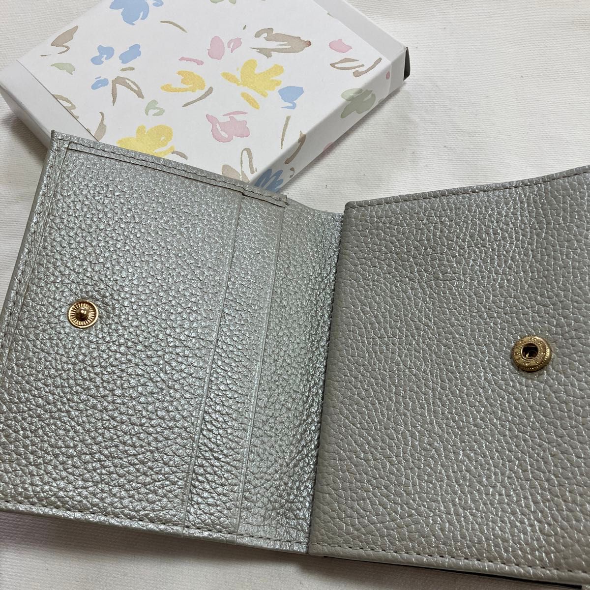 皇居 二つ折り財布 シルバー ガマ口付き｜Yahoo!フリマ（旧PayPayフリマ）