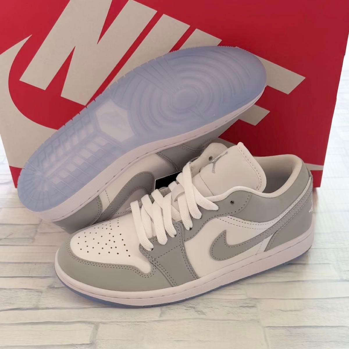 NIKE WMNS AIR JORDAN 1 LOW 