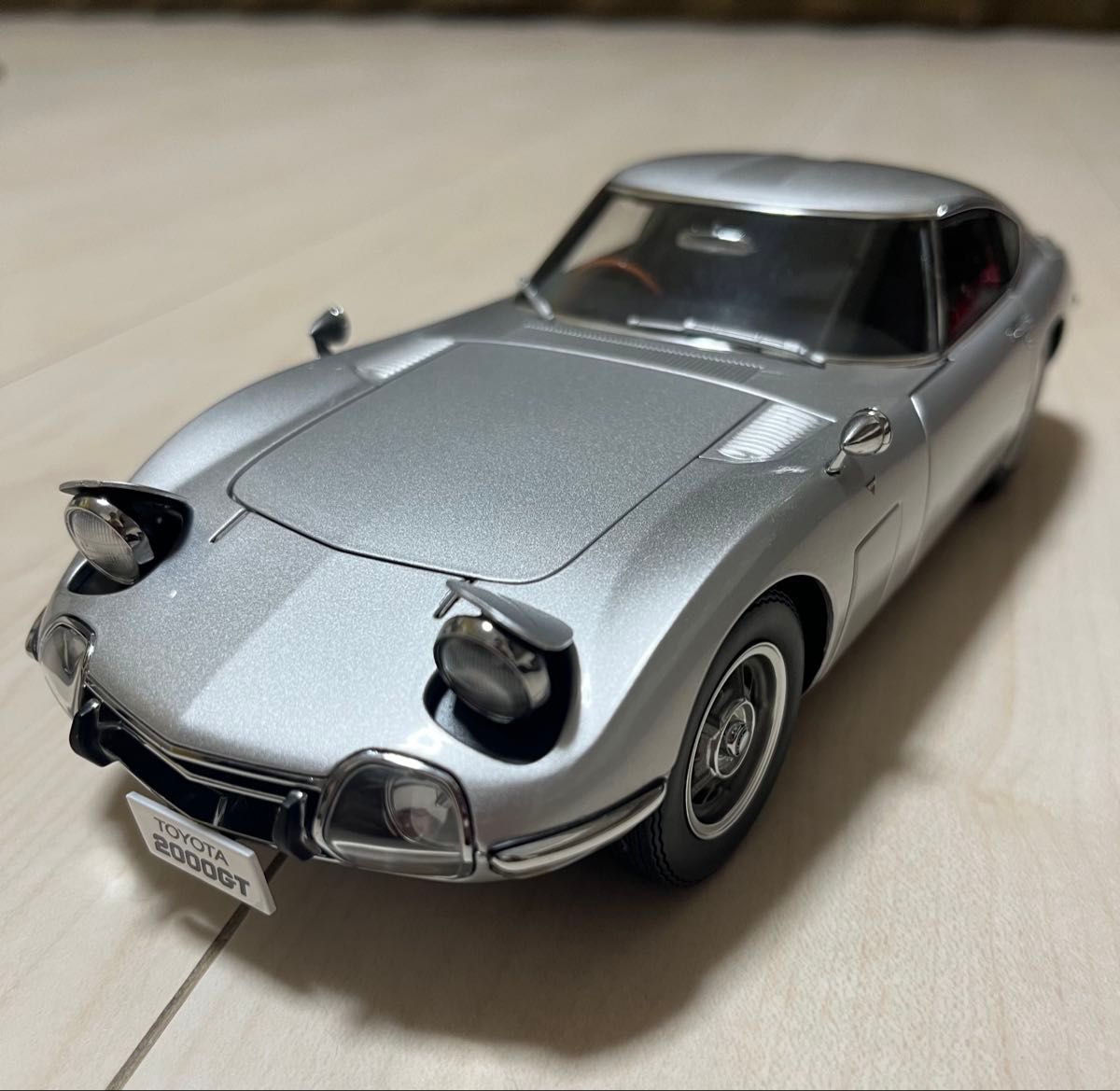 週末値下げ やや訳あり トヨタ 2000GT （シルバー） （1/18スケール