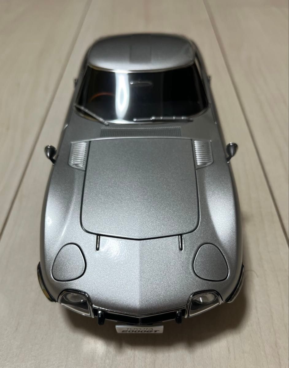 週末値下げ やや訳あり トヨタ 2000GT （シルバー） （1/18スケール