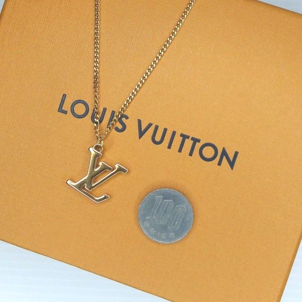ルイヴィトン LOUISVUITTON (正規品) 美品 LVロゴチャーム&ネックレス