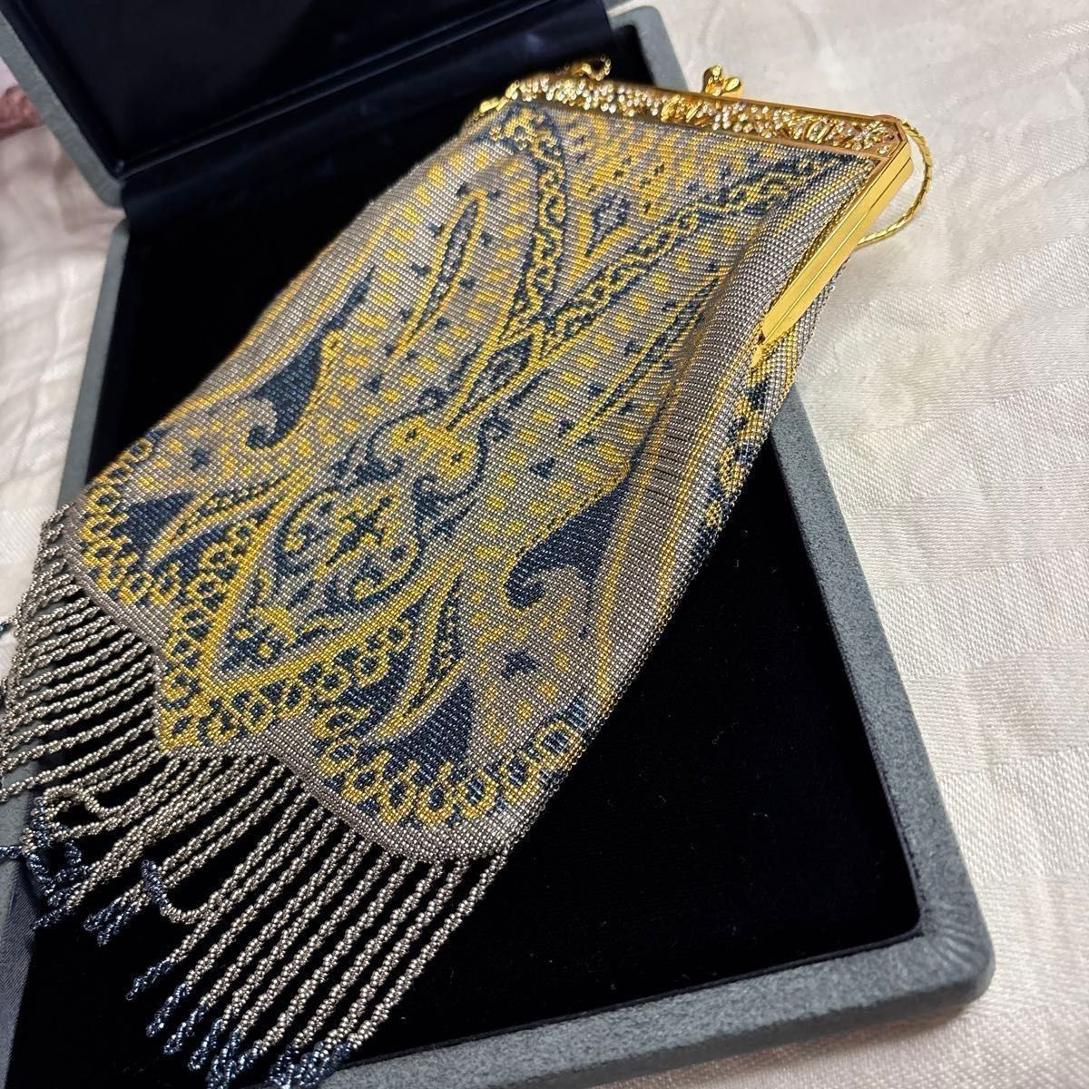 希少超美品倉橋佳子メタルビーズ総ビーズ刺繍フリンジ付きハンドバッグ