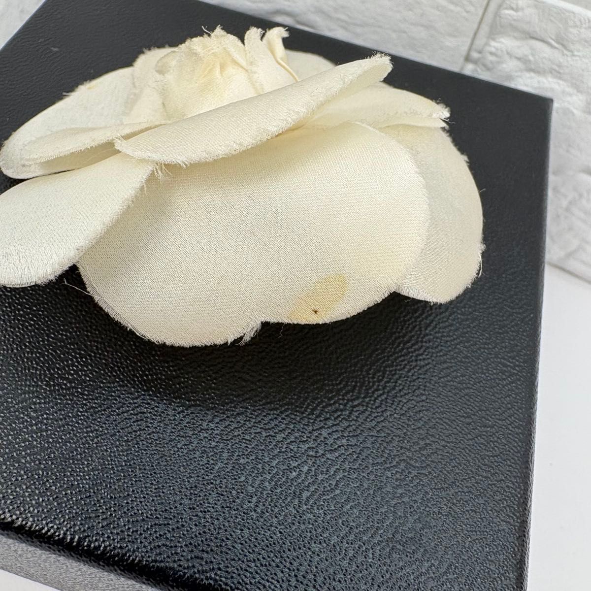 シャネル CHANEL ブローチ コサージュ カメリア フラワー 花 白