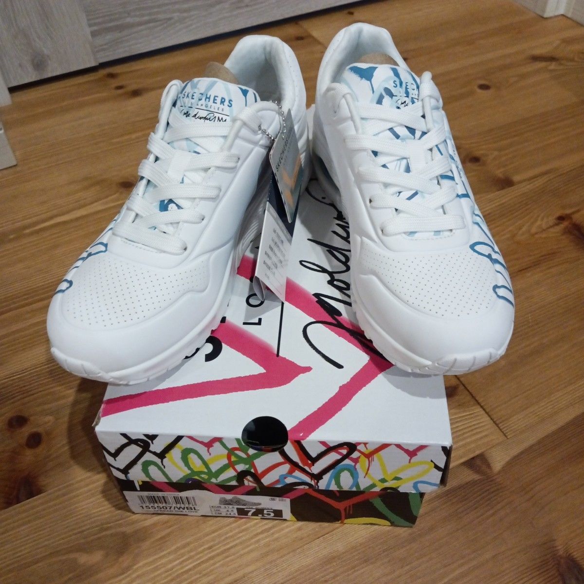 新品未使用 SKECHERS ハート柄 スニーカー ホワイト ブルー