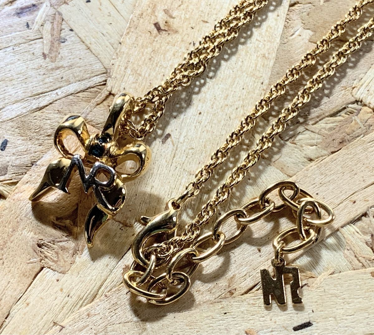 美品 NINA RICCI ニナリッチ リボンモチーフ ネックレス ゴールド