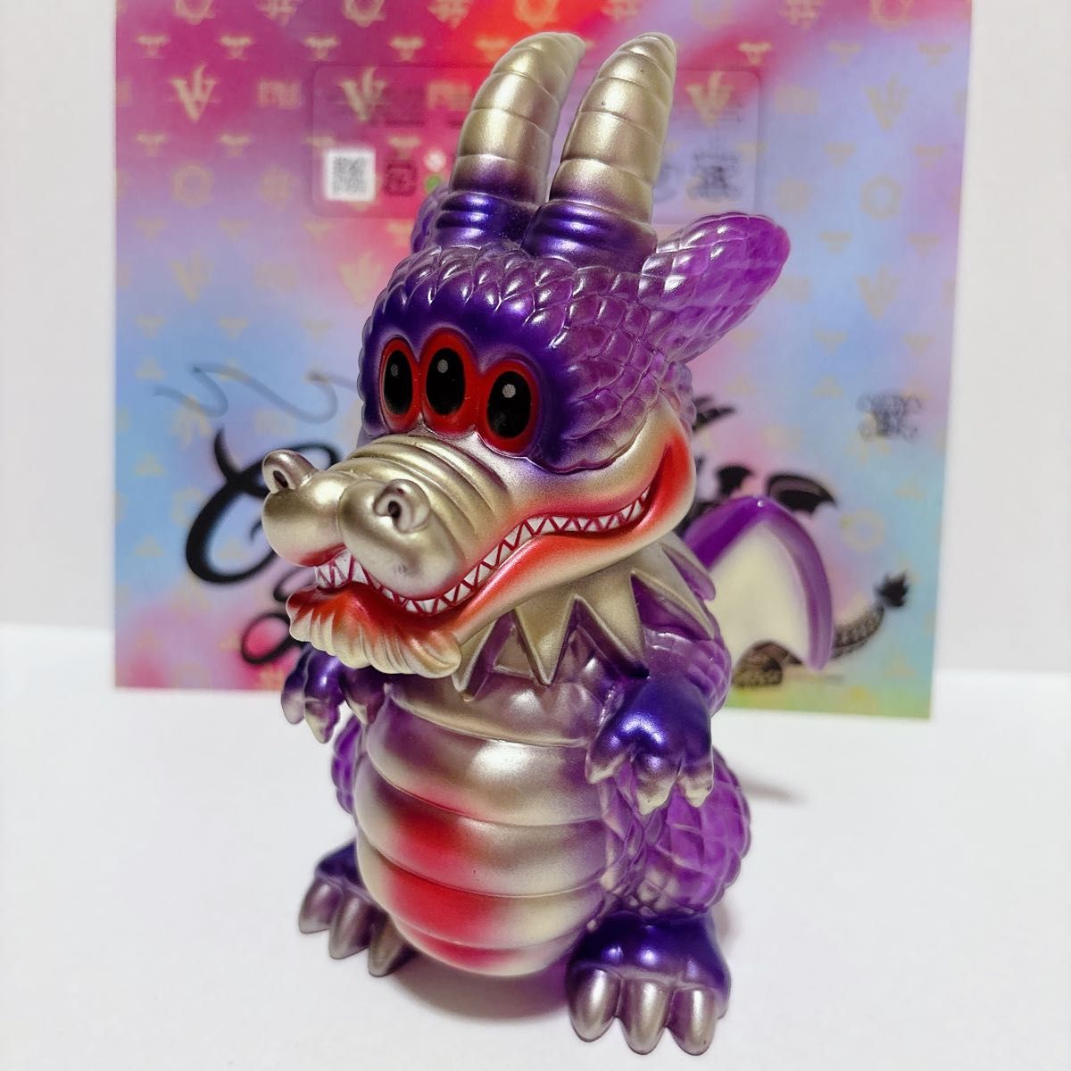 ART JUNKIE 三眼龍神カームドラゴン 墓場の画廊 ソフビ 【公式通販】