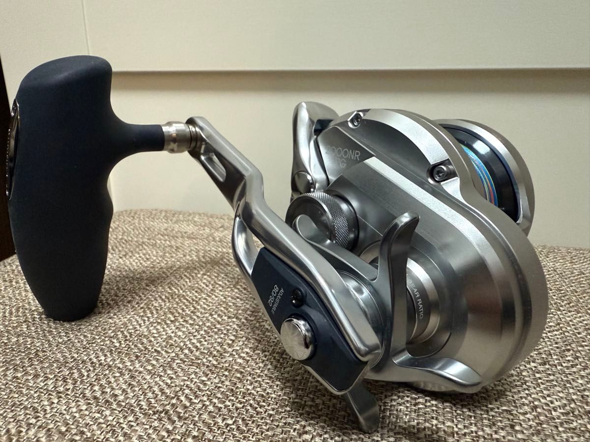 極美品】シマノ 17 オシアジガー 2000 NRPG 右ハンドル【PEライン付き