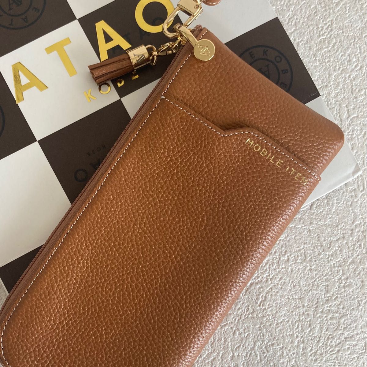 極美品 ATAO Batty(バティ)／バッグにもなる長財布 キャメル｜Yahoo