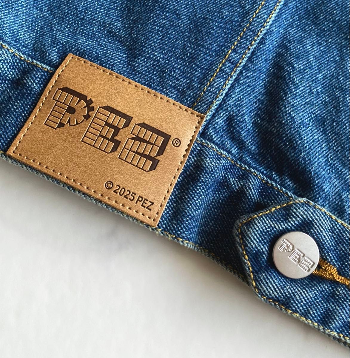 PEZ × ear PAPILLONNER ピンバッジ デニムジャケット 25SS ゆったり
