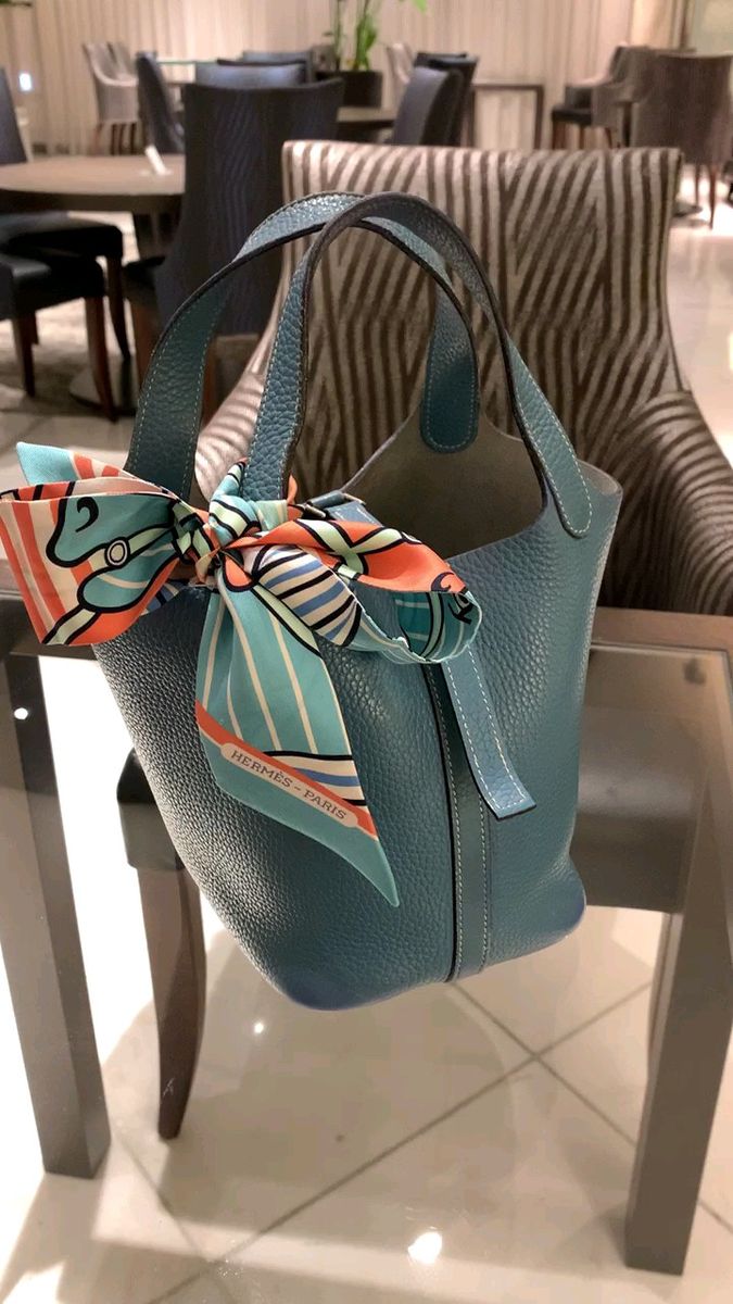 HERMES エルメス ツイリー シュヴァル・ドゥ・クール・バンダナ 2026春