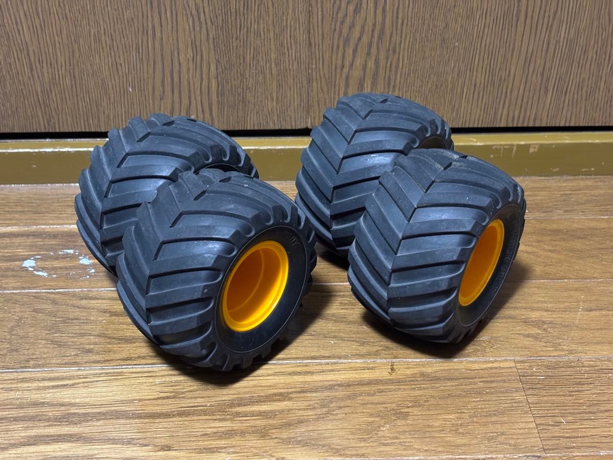 タミヤ ラジコン用ビッグタイヤ 58205 マッドブル ランチボックス