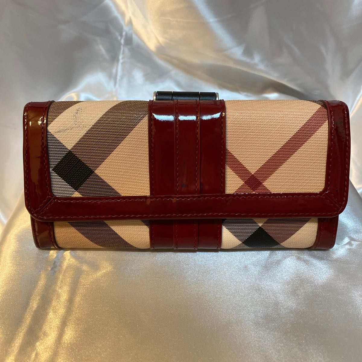 Burberry バーバリー 二つ折り長財布 PVC パテントレザーノバチェック