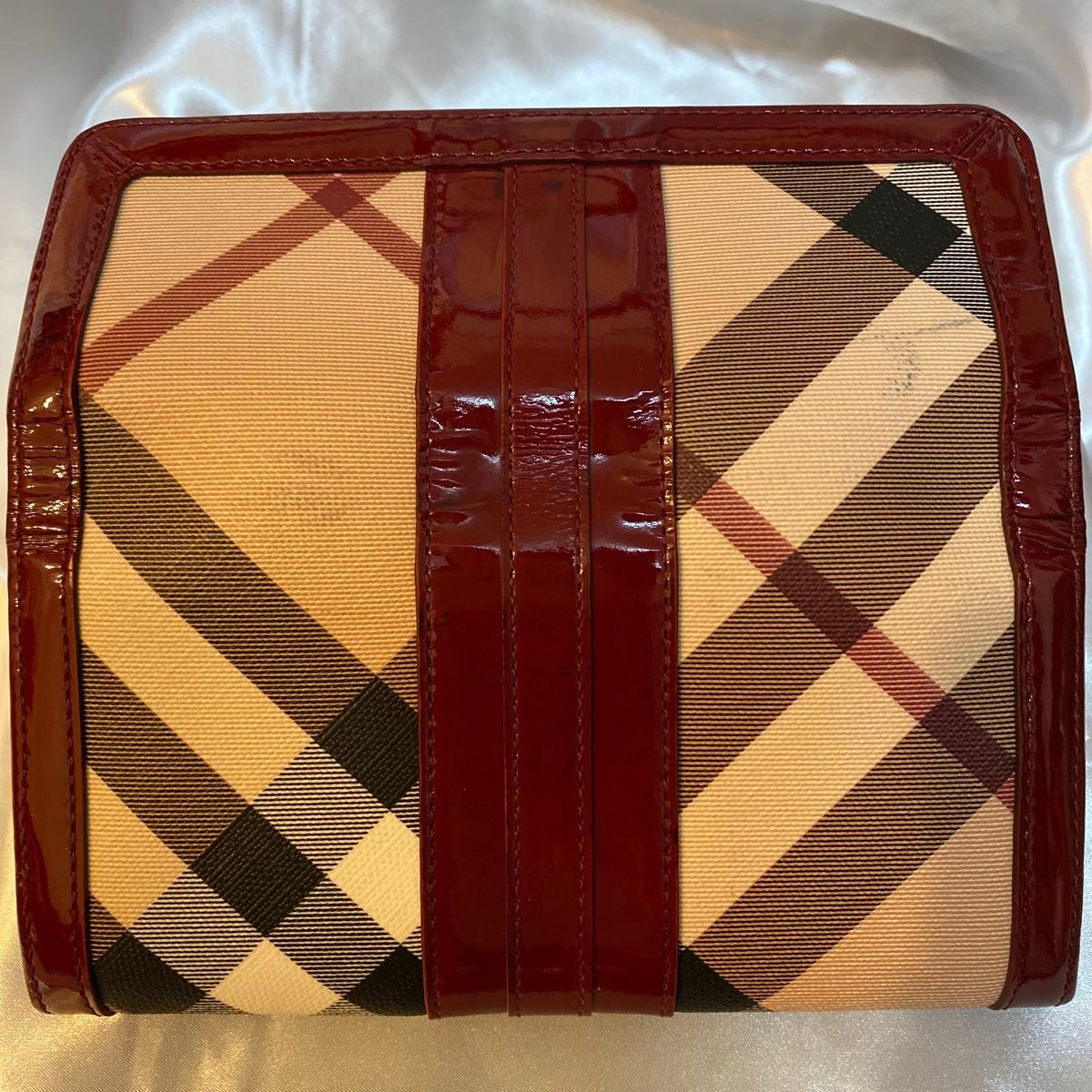 Burberry バーバリー 二つ折り長財布 PVC パテントレザーノバチェック